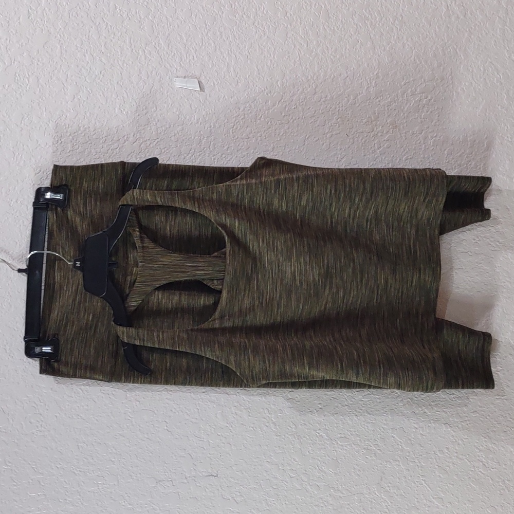 ATHLETA Black And Green Set. - Picture 3 of 17